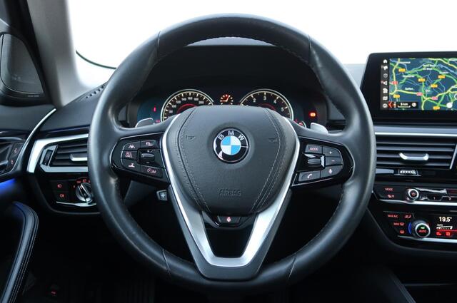 BMW 5-SERIE 520i Corporate High Executive SCHUIFDAK/ NAPPA-LEDER/ ACC/ HEAD-UP/ H&K / ETC.