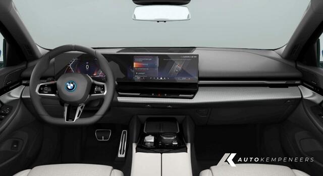 BMW 5-SERIE 530e xDrive M Sport | Driving Ass. Plus | Keyless | Leder | H/K | Camera | Trekhaak | Adapt. led |