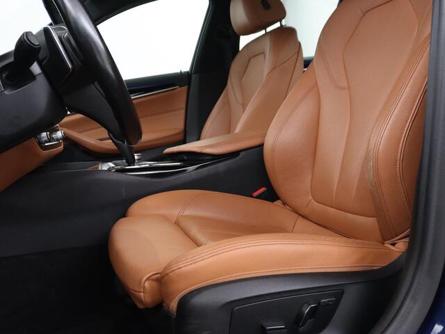 BMW 5-SERIE 530e iPerformance | Leder | Stoelverwarming | Sfeerverlichting | Full LED | Navigatie | Parkeerhulp | Sportstoelen | Cruise control | PHEV | Plug In