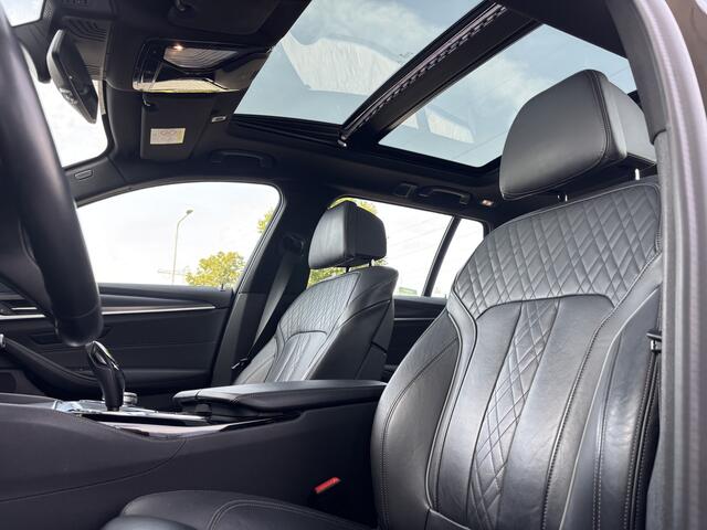 BMW 5-SERIE Touring 530i xDrive High Executive M Sport Automaat / Panoramadak / Trekhaak / Laserlight / Achteruitrijcamera / Head-Up / Comfort Access / Adaptief onderstel