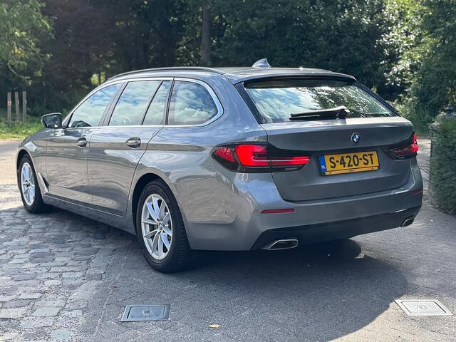 BMW 5-SERIE 520 i Touring autom 184pk Bns Edition Plus ecc,navigatie,led,leer,sportstoel,lmv,pdc