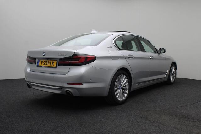 BMW 5-SERIE 530e iPerformance High Executive 2018 | Schuifkantel Dak | Stoel & Stuurverwarming | Stoel Verkoeling | Carplay | Lederen Memory Stoelen | Navigatie | Adaptive Cruise Control | Onderhoudshistorie