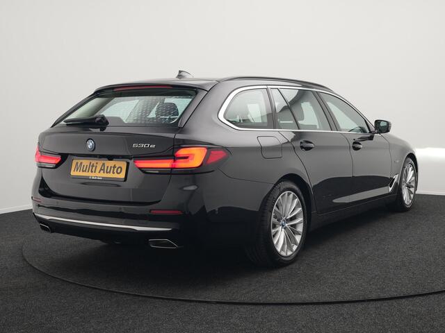 BMW 5-SERIE Touring 530e Luxury Line Plug In Hybrid 294pk Dealer O.H PHEV | Trekhaak Af Fabriek | Panodak | Camera | Lederen Sportstoelen Memory & Verwarmd | Apple Carplay | Cruise Control | Navigatie | Virtual | DAB |