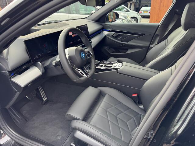 BMW 5-SERIE Touring 530e M Sport Edition | Travel Pack | Pano