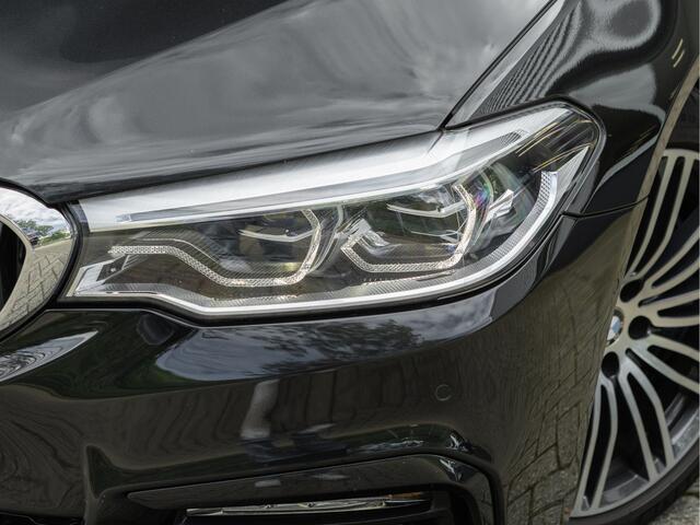 BMW 5-SERIE Touring 540i xDrive M-Sport - Pano - Active Steering - Driving Ass Plus - Head-Up