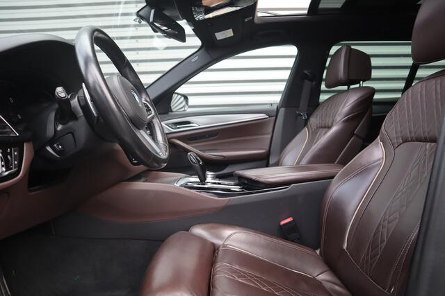 BMW 5-SERIE Touring 520i High Executive M-Sport Leder dashboard / Pano / Individual / Camera / 19inch