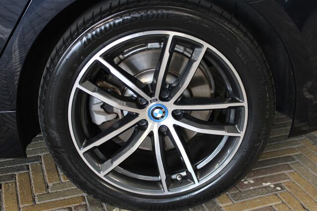 BMW 5-SERIE Touring 520e Business Edition Plus M-sport | Incl. 12 maanden garantie | Cruise control | Climate control | Memory seats | Apple carplay/Android auto | DAB radio |