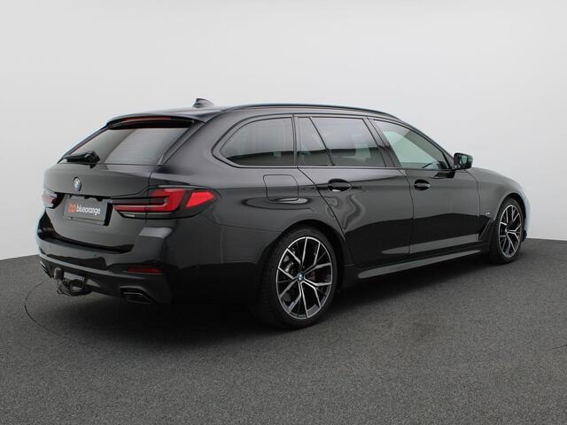BMW 5-SERIE Touring 520i Business Edition Plus 184PK AUT8 M-Sport, Pano-Schuifdak, Laser-LED Koplampen, Stoelventilatie, Memorystoelen, Navi, Keyless, Achteruitrijcamera, Cruise Controle, Trekhaak, 19" LM Velgen