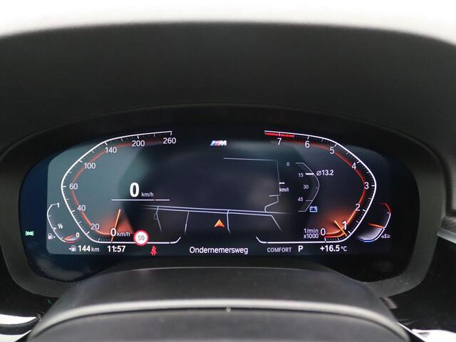 BMW 5-SERIE Touring 520i Business Edition Plus 184PK AUT8 M-Sport, Pano-Schuifdak, Laser-LED Koplampen, Stoelventilatie, Memorystoelen, Navi, Keyless, Achteruitrijcamera, Cruise Controle, Trekhaak, 19" LM Velgen