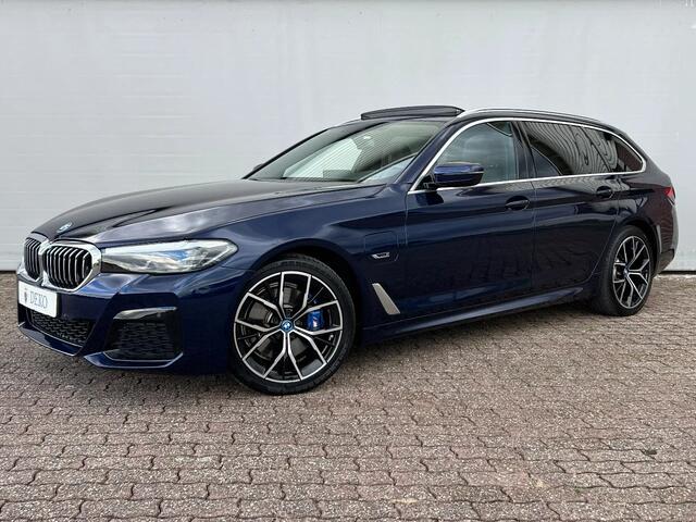 BMW 5-SERIE 530e PHEV | M Sport | Panoramadak | Sportstoelen | Nieuwstaat!