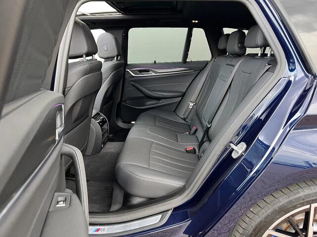 BMW 5-SERIE 530e PHEV | M Sport | Panoramadak | Sportstoelen | Nieuwstaat!