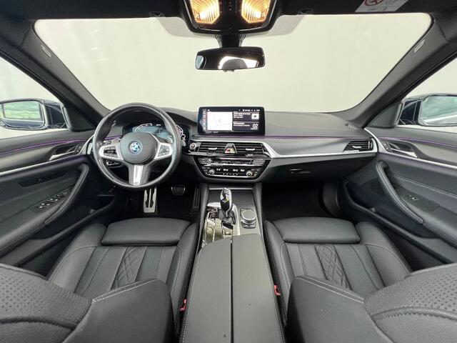 BMW 5-SERIE 530e PHEV | M Sport | Panoramadak | Sportstoelen | Nieuwstaat!