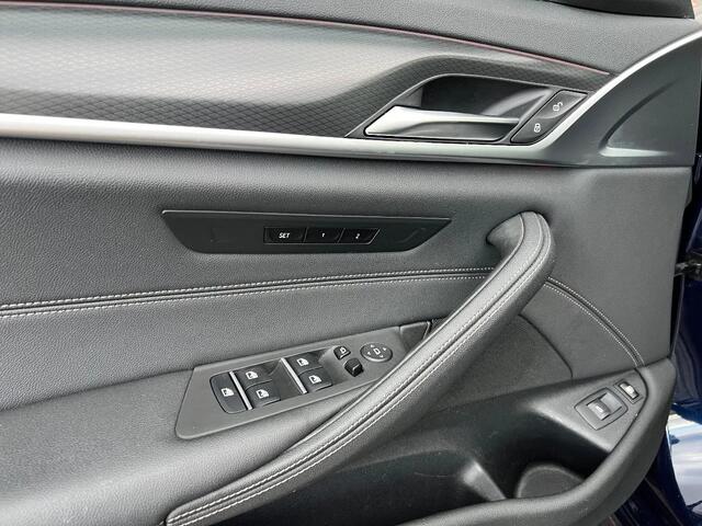 BMW 5-SERIE 530e PHEV | M Sport | Panoramadak | Sportstoelen | Nieuwstaat!