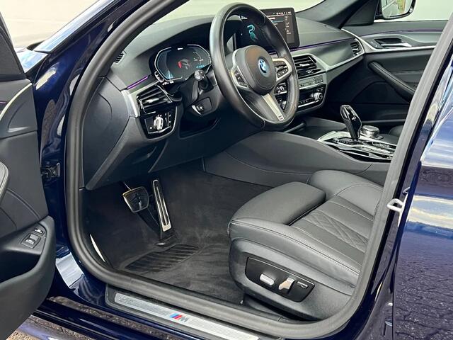 BMW 5-SERIE 530e PHEV | M Sport | Panoramadak | Sportstoelen | Nieuwstaat!