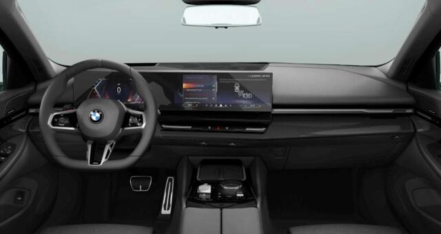 BMW 5-SERIE 520i M Sport - Panoramadak - Stoelverwarming/ventilatie voorstoelen - Head up - Parking/Driving Assistant - Active Guard - Comfort Access - Stuurwielrandverwarming - Comfort Pack -