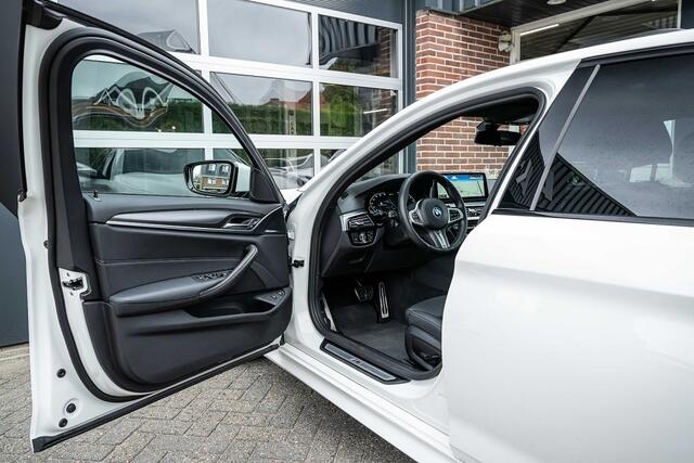 BMW 5-SERIE 530 530e xDrive High Executive | M-Sport | Shadow | Panorama | Laser | Leder | Camera | Trekhaak | 19' inch | Hifi |
