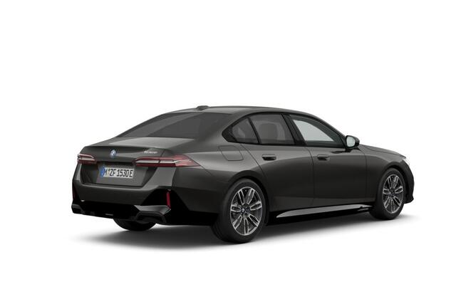 BMW 5-SERIE Sedan 530e M Sport Edition | Travel Pack