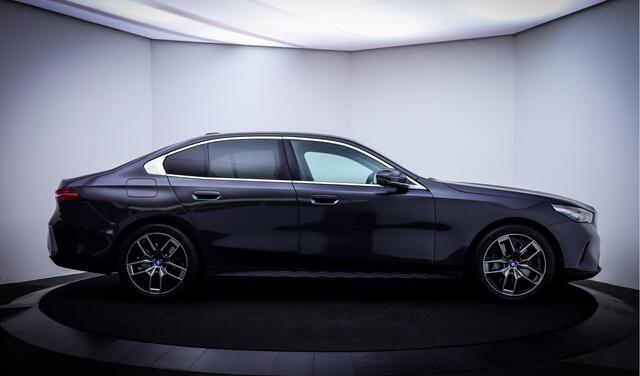 BMW 5-SERIE 550e xDrive FULL.LED | KEYLESS | DODEHOEK | CARPLAY | HEAD-UP | ADAPTIEVE.CRUISE | LANE.ASS| ELEK.TREKHAAK
