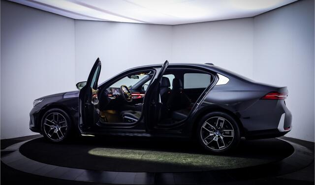 BMW 5-SERIE 550e xDrive FULL.LED | KEYLESS | DODEHOEK | CARPLAY | HEAD-UP | ADAPTIEVE.CRUISE | LANE.ASS| ELEK.TREKHAAK