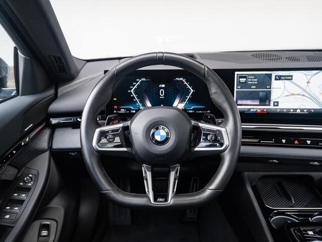 BMW 5-SERIE Touring 540d xDrive | M Sportpakket Pro | Innovation Pack | Comfort Access | Harman-Kardon | Panoramadak | Stoelverwarming | Trekhaak