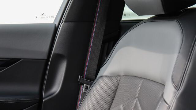 BMW 5-SERIE 550e xDrive M-Sport Pro | Bowers & Wilkins | Stoelventilatie | Panoramdak | Trekhaak | Carbon