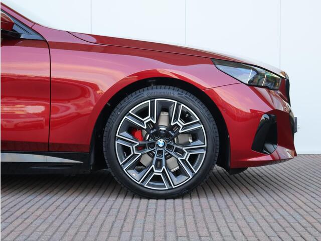 BMW 5-SERIE Touring 530e M Sportpakket Pro/ Stuurwiel verwarmd/ Comfort Access/ Elektrische Trekhaak/ panoramadak/ Stoelventilatie voorstellen/ Bowers & Wilkins