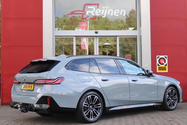 BMW 5-SERIE Touring 520i | M-SPORT INTERIEUR / EXTERIEUR | MULTIFUNCTIONELE SPORTSTOELEN, VOLLEDIG ELEKTRISCH MET GEHEUGEN | VOORSTOELEN VERWARMD / GEVENTILEERD | ACHTERBANK VERWARMD | HALF LEDER / HALF ALCANTARA BEKLEDING | GLAZEN PANORAMA DAK | HARMAN KARDON PREMIU