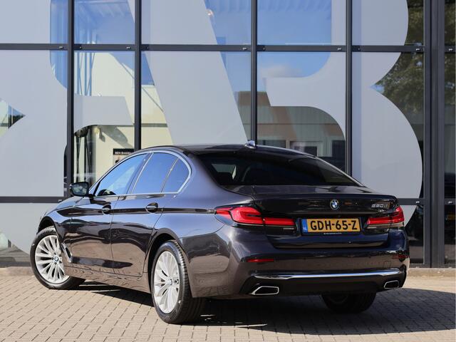 BMW 5-SERIE 520d Business Edition Plus | ACC | 4 wiel sturing | Pano | HUD |