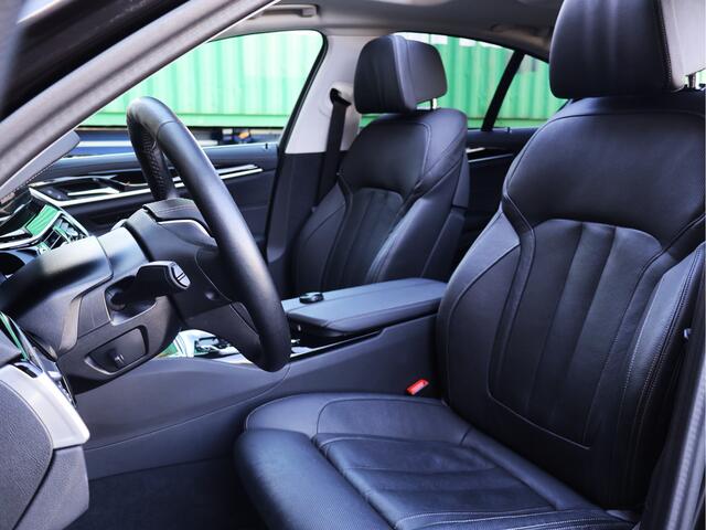 BMW 5-SERIE 520d Business Edition Plus | ACC | 4 wiel sturing | Pano | HUD |