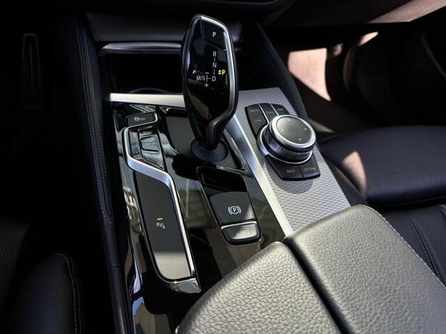 BMW 5-SERIE Touring 520i Business Edition Plus Pano | Dealer Onderhouden