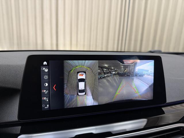 BMW 5-SERIE Touring 520i *Panodak* Sportline / Head-Up / Keyless / Adapt. Cruise / Elek. Trekhaak / Stuur-/Stoelverw. / 360 Camera / Navigatie / 18'' LMV