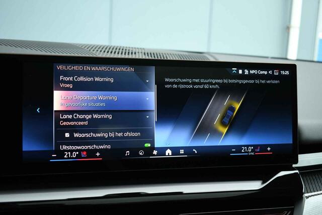 BMW 5-SERIE Touring 520i M-Sport Pano Trekh ACC 360 H/K HUD 21inch Stoelventilatie