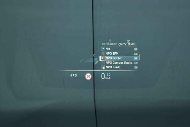 BMW 5-SERIE Touring 520i M-Sport Pano Trekh ACC 360 H/K HUD 21inch Stoelventilatie