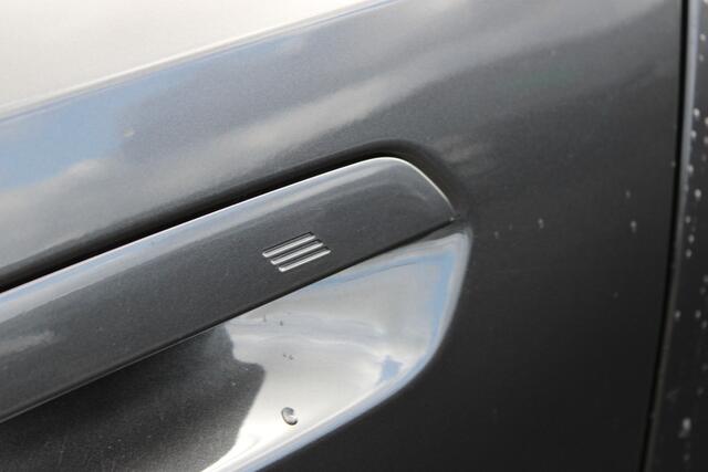 BMW 5-SERIE 530e M Sport Automaat / Panoramadak / Parking Assistant Professional / Adaptieve LED / Comfort Access / Stoelventilatie / Stuurverwarming / M Sportonderstel