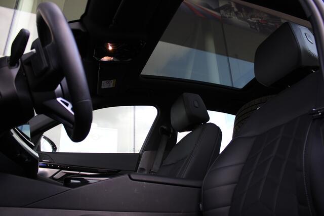 BMW 5-SERIE 530e M Sport Automaat / Panoramadak / Parking Assistant Professional / Adaptieve LED / Comfort Access / Stoelventilatie / Stuurverwarming / M Sportonderstel