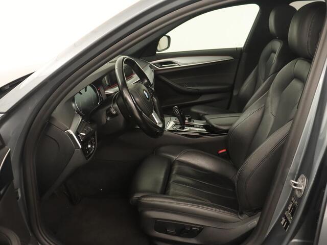 BMW 5-SERIE 520i High Executive | Panoramadak | Trekhaak | Leder | Stoelverwarming | Camera | Head-Up | Navigatie | Full LED | Climate control