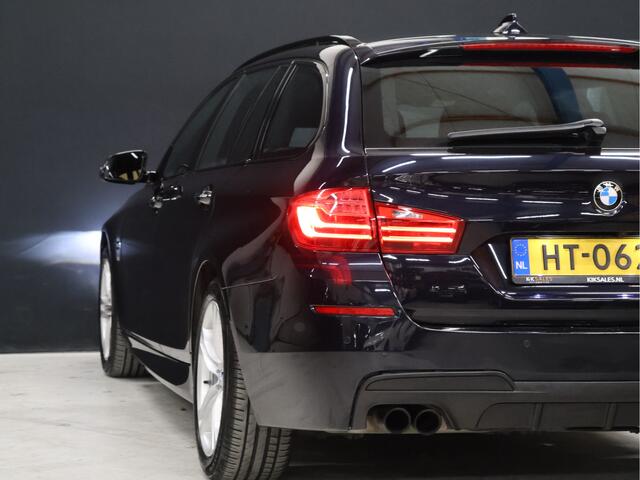 BMW 5-SERIE Touring 520i M Sport [CAMERA, TREKHAAK, AUTOMATISCHE ACHTERKLEP, AUTOMATISCHE STOELEN, CRUISE CONTROL, FLIPPERS, BLUETOOTH TELEFOON, AIRCO, NAVI, NIEUWSTAAT]