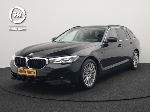 BMW 5-SERIE Touring 530e High Executive Plug In Hybrid 292pk Dealer O.H PHEV | Trekhaak Af Fabriek | Head Up | Lederen Sportstoelen Memory & Verwarmd | Apple Carplay | Stuur Verwarmd | Sfeerverlichting | Cruise Control | Camera | Navigatie | Blis | DAB |