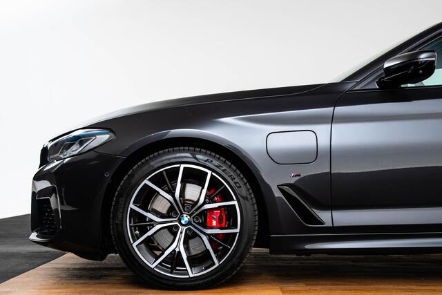 BMW 5-SERIE Touring 530e High Executive M Sport - Panoramadak - Parking/Driving Assistant - Active Protection - Comfort acces - Head up - Elektrisch verwarmde voorstoelen - BMW Laserlight - Hifi - Stuurwielrand verwarmd -