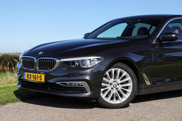 BMW 5-SERIE 520i Aut8 Exe ? Leder ? H&K ? Sfeer