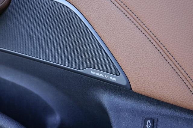 BMW 5-SERIE 520i Aut8 Exe ? Leder ? H&K ? Sfeer