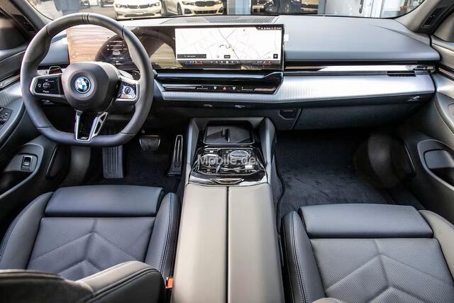 BMW 5-SERIE Touring 530e xDrive M-SPORT ** LED, NAVI+, LEDER, 19-inch LMV, ALARM, M-ONDERSTEL ** 1e EIG - UNFALLFREI ** ** INFORMEER OOK NAAR ONZE AANTREKKELIJKE FINANCIAL-LEASE TARIEVEN **