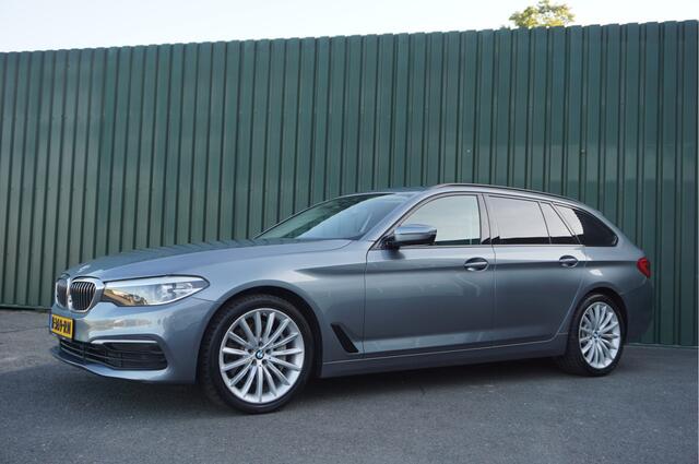 BMW 5-SERIE Touring 530i 252pk xDrive High Executive Automaat + Leer/ 19inch/ Comfortstoelen/ LED/ Garantie!