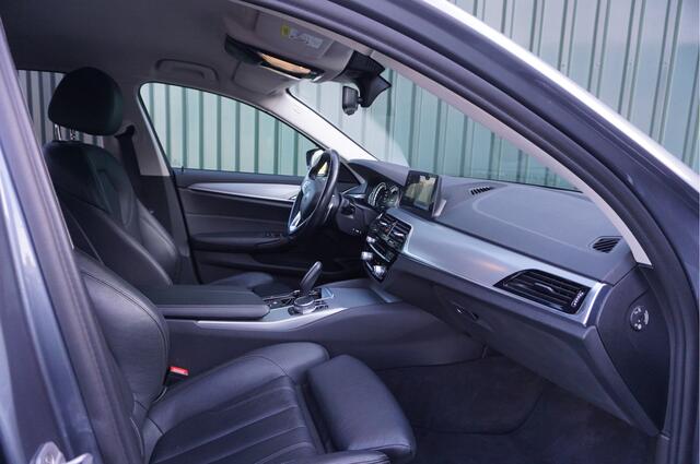 BMW 5-SERIE Touring 530i 252pk xDrive High Executive Automaat + Leer/ 19inch/ Comfortstoelen/ LED/ Garantie!