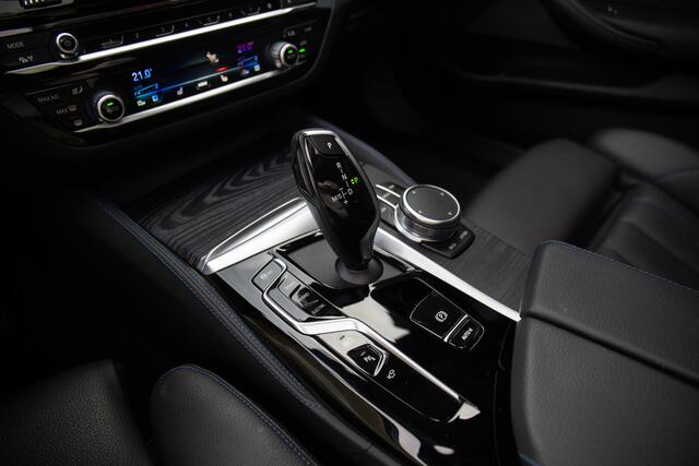 BMW 5-SERIE Touring 530e Business Edition Plus , Panoramadak, Trekhaak, Leer,