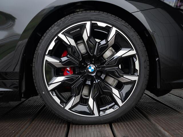 BMW 5-SERIE Touring 530e | M Sportpakket Pro | Innovation Pack | Bowers & Wilkins | Verwarmd Stuurwiel | Comfort Access | Stoelventilatie | Panoramadak | Trekhaak