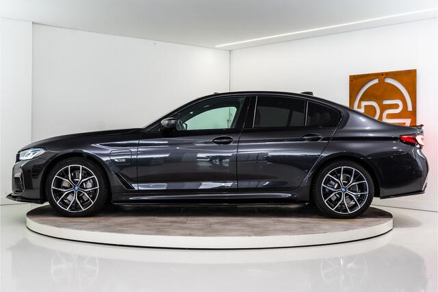 BMW 5-SERIE 530e High Executive M-Sport 300PK | Laser | Pano | Leder | Sfeer | 12 MND Garantie