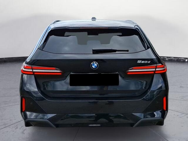 BMW 5-SERIE Touring 520d M-Sport 197 PK ACC Head-Up Trekhaak Stoelkoeling Stuurverwarming Standkachel