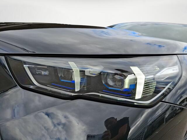 BMW 5-SERIE Touring 520d M-Sport 197 PK ACC Head-Up Trekhaak Stoelkoeling Stuurverwarming Standkachel