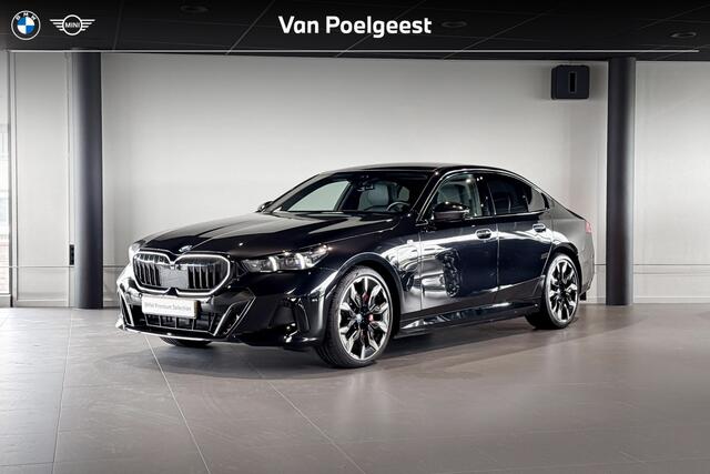 BMW 5-SERIE 550e xDrive | M Sport Pro | Bowers & Wilkins | Glazen Panoramadak | Head-up Display |